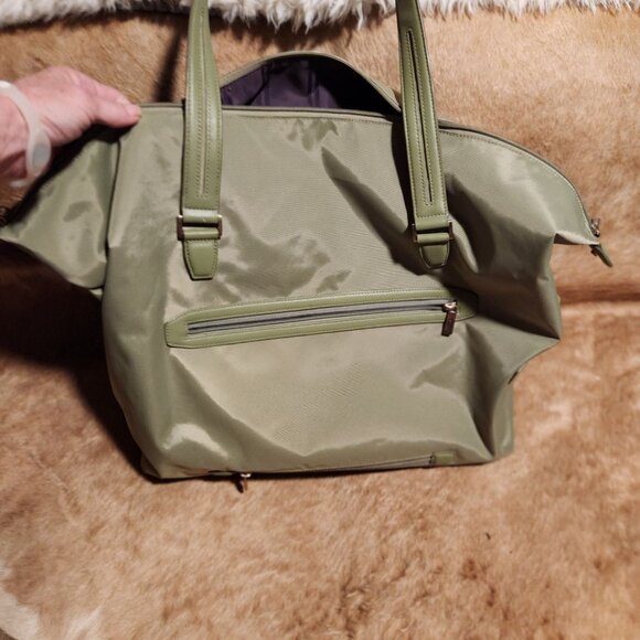 NWT Tumi overnight Duffel Bag Green Nylon With Purple Lining 16.5"x7.5"x11" - Picture 5 of 7